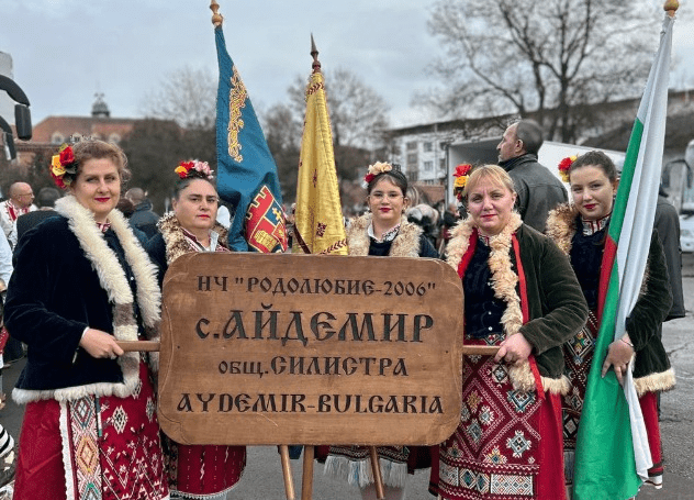 Перник:Три маскарадни групи са удостоени с голямата награда „Златна маска“ кукерска група