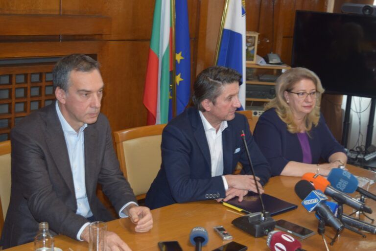 В Бургас се проведе работна среща с представители на туристическия бранш министър мирослав боршуш и кмета на бургас