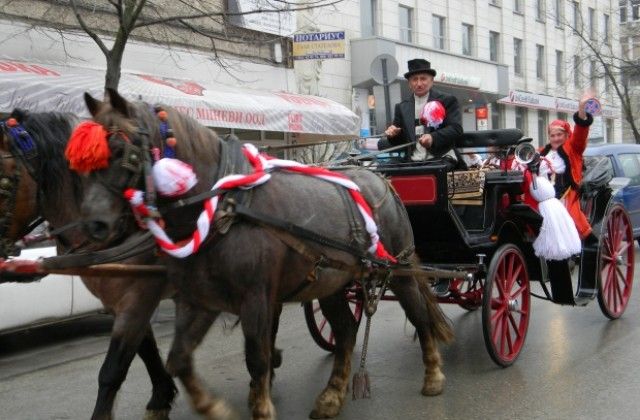 Баба Марта пристига с файтон във Велико Търново баба марта във велико търново