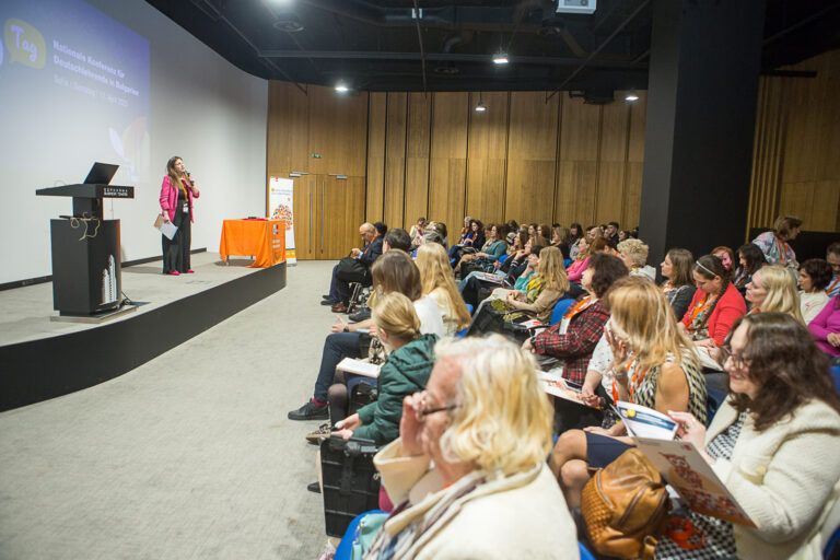 Над 150 педагози взеха участие в националната конференция за преподавателите по немски език конференциа на педагози