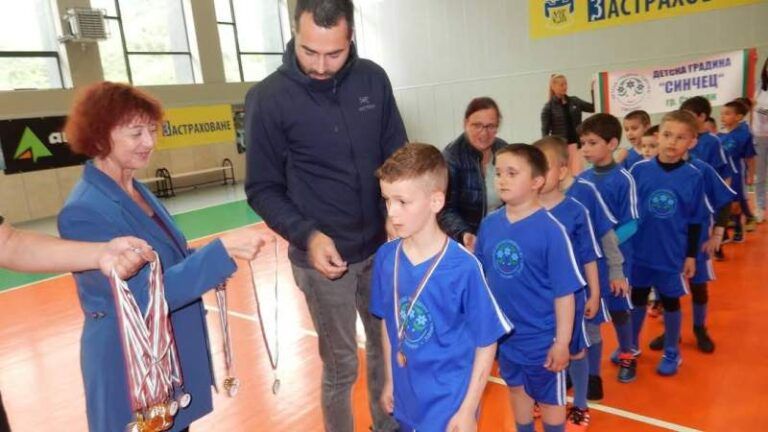 Смолян: Малчугани от детски градини се състезаваха във футболен турнир състезание по футболен турнир в смолян