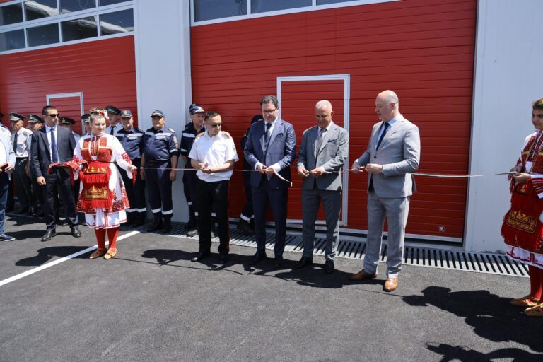 Премиерът Росен Желязков: Обновяваме техниката и условията за работа в пожарните служби премиерът желязков