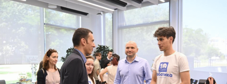 Кметът на София връчи наградите в юбилейното 10 състезание „Роботика за България“ в софия роботика за деца