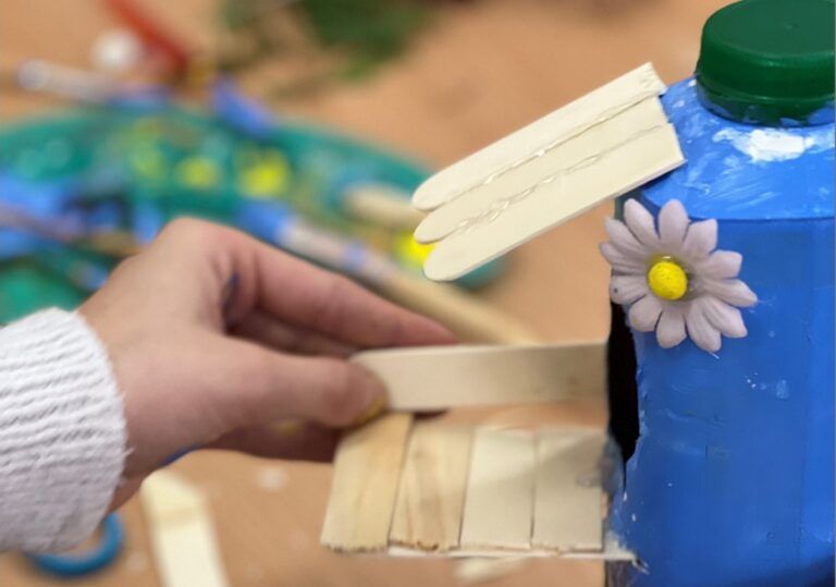 Ученици строят домове за птици от отпадъчни материали ученици строят домове за птици от отпадъчни материали