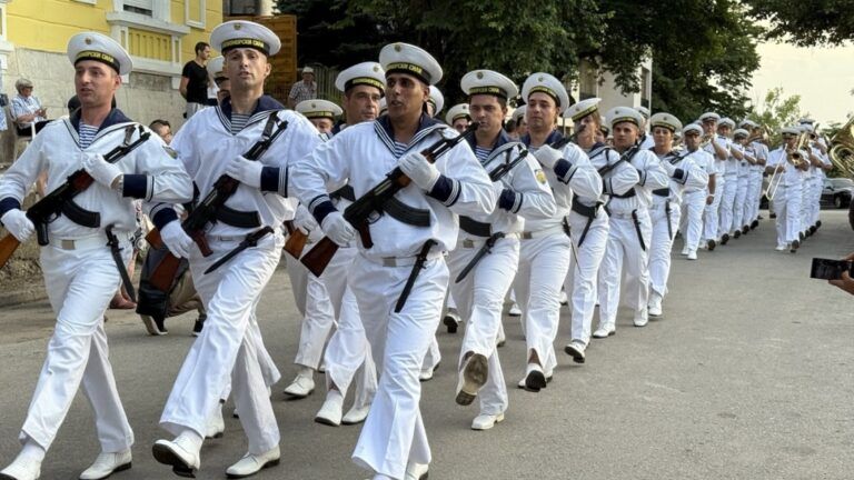 Русе празнува 146 години от създаването на българското морячество военоморски ритуал в русе