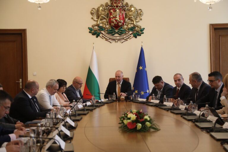 МВР и „Български пощи“ засилват мерките за сигурност при обмена на левове с евро в малките населени места министрески съвет