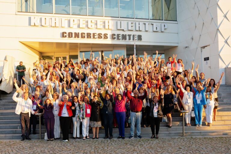 Бургас се превърна в сцена на световно лидерство и женска солидарност жени лидери на конференция в бургас