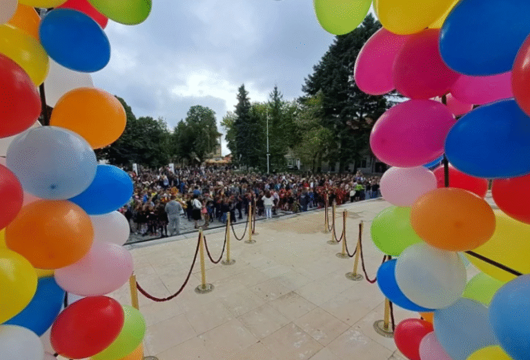 първи учебен звънец за първокласниците в кюстендил