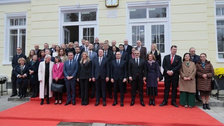 строителство на железопътна връзка софия скопие