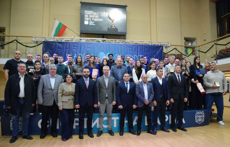 Кметът Благомир Коцев връчи приза „Спортист на Варна“ във варна връчиха приза спортист на годината