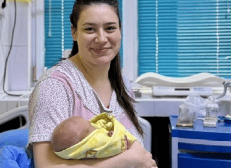 Кюстендил: Момиченце е първото бебе за новата година момиченце е първото бебе на кюстендил