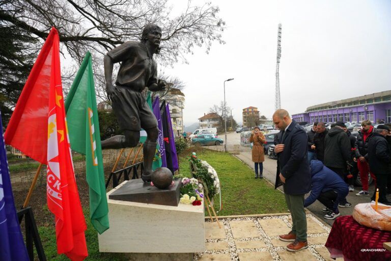 търново почете футболната легенда трифон иванов