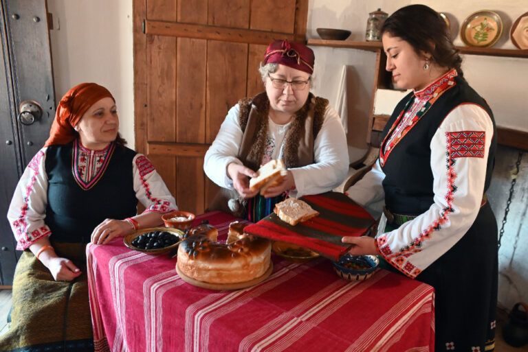 на гостих на млада булка в музей в етъра