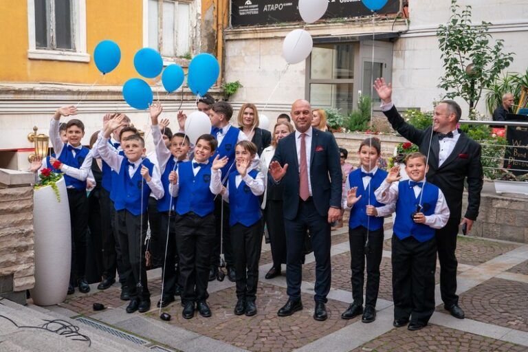 търсят се членове за комисия за награда пловдив